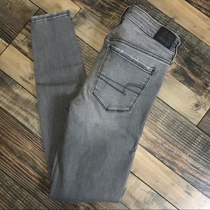 American Eagle distressed Gray Jegging denim jeans